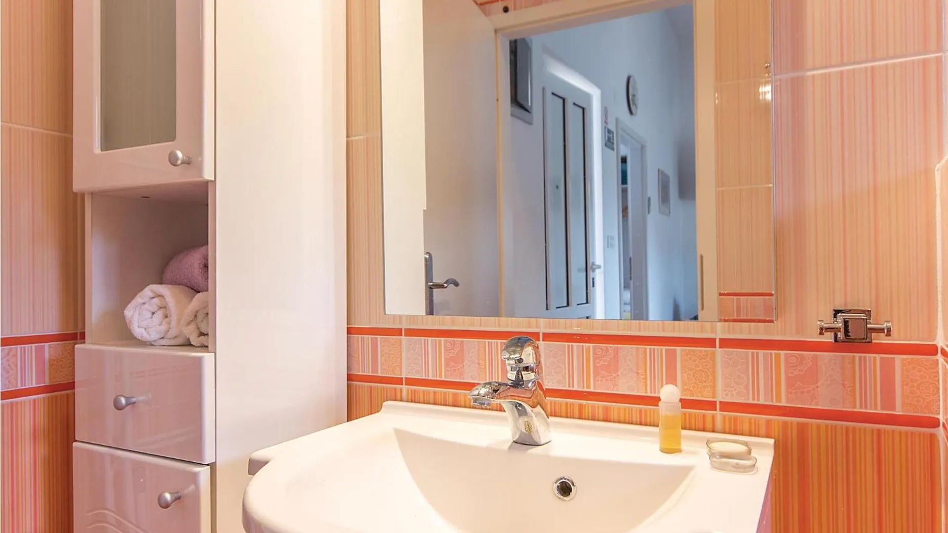 Stunning Home In Barbariga With Wifi